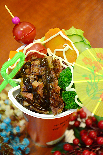 依筱轩的牛排杯｜一杯在手，肉菜都有