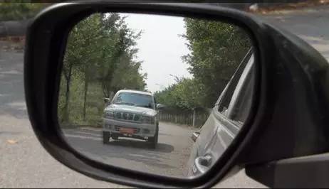 反光镜不折叠怎么调整,新手调左右反光镜的正确方法