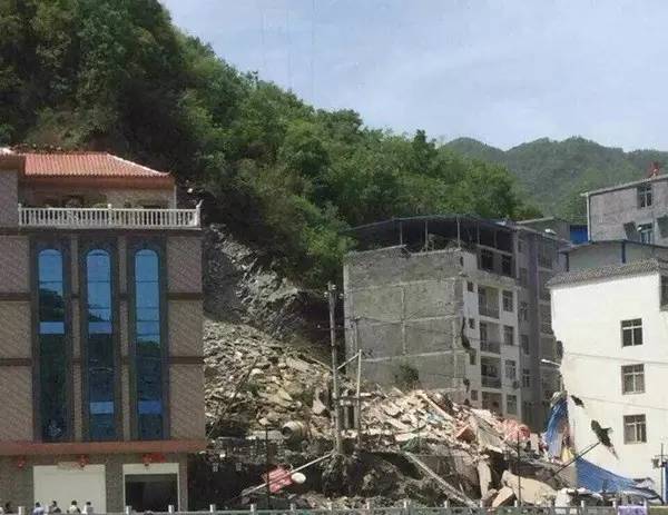 无线合肥早报丨合肥一绿化带里“藏着”200辆破损共享单车