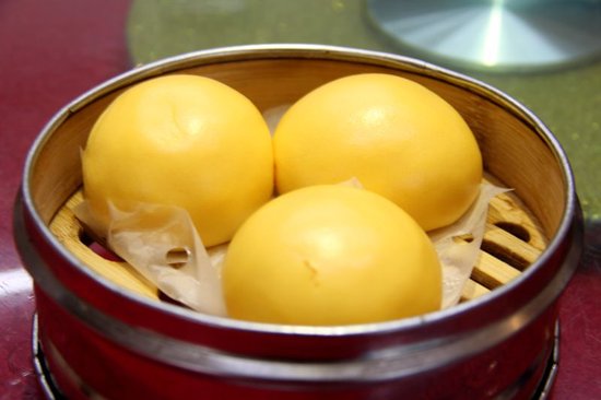 老奶奶都不扶就扶你什么梗,老奶奶不扶就服你下一句