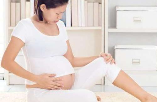 怀孕晚期下面疼是不是快生了,孕妇突然肿得厉害是不是快生了