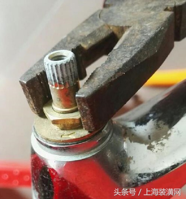 水龙头关着还是滴水该怎么修,水龙头关好了还滴水怎么回事