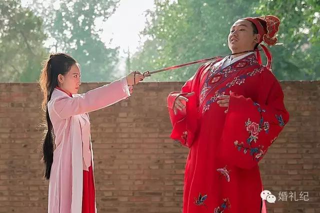 周迅拍照写真犹抱琵琶半遮面,周迅红毯年轻造型图片