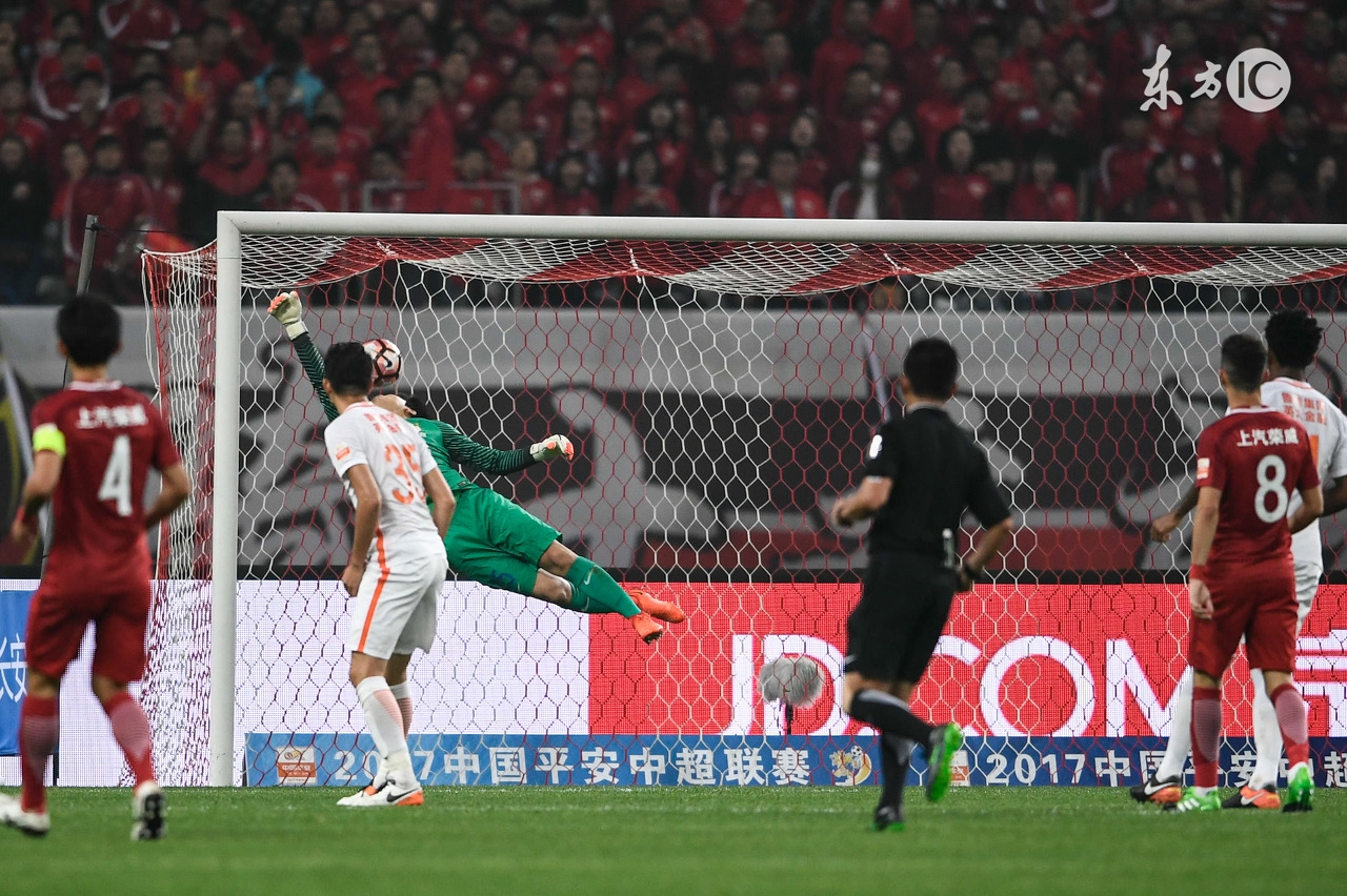 韦世豪在鲁能足校时的照片,足球之夜鲁能足校韦世豪