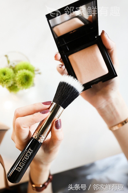 女神的秘密*器武**，神级粉饼Laura Mercier唤颜凝露