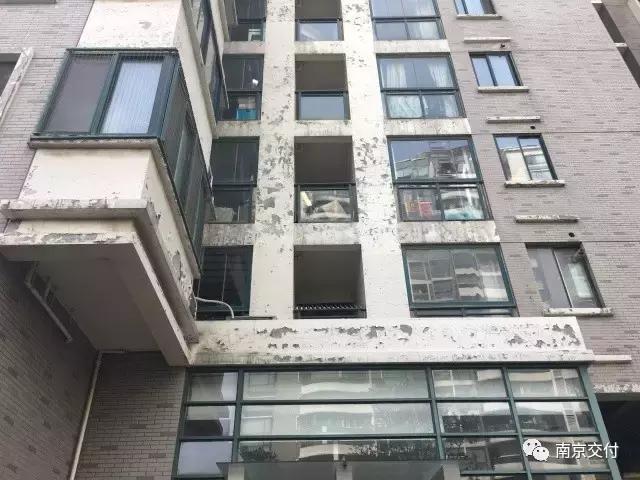 房龄差“三岁“，为了莫愁湖”新项目“却比老项目显老？