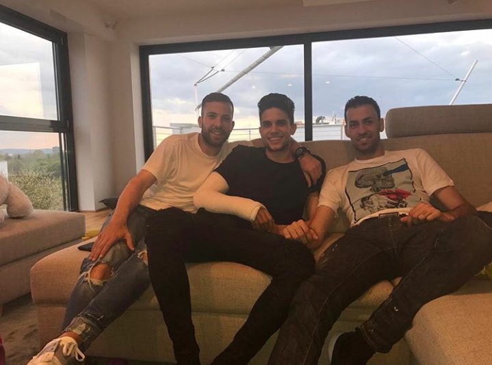 墙外：C罗摆拍秀肌肉，瓦尔加佩莱看《速8》！