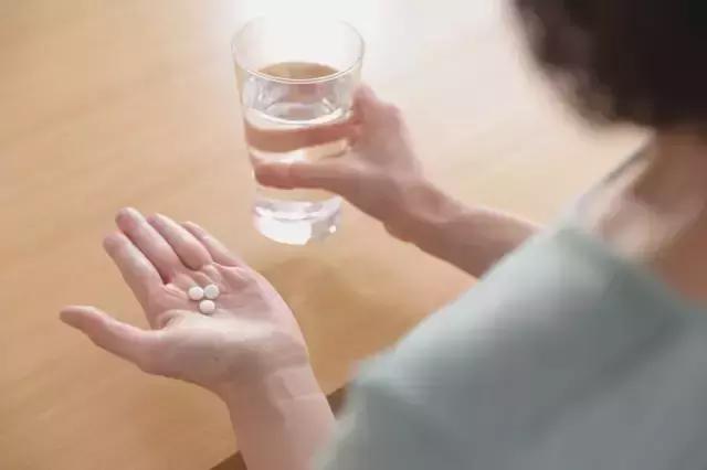 哺乳期生病可以继续喂奶吗,十个宝妈九个都有的问题