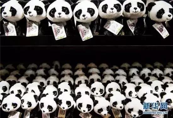 荷兰迎接中国大熊猫,大熊猫在国外有警车开道