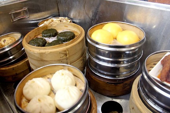 老奶奶都不扶就扶你什么梗,老奶奶不扶就服你下一句