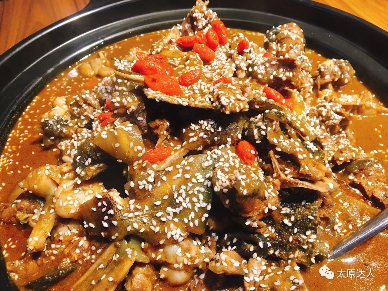 靠着这道菜这家店火了二十年,这个店只专注做一道菜却火了5年