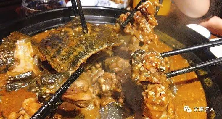 靠着这道菜这家店火了二十年,这个店只专注做一道菜却火了5年