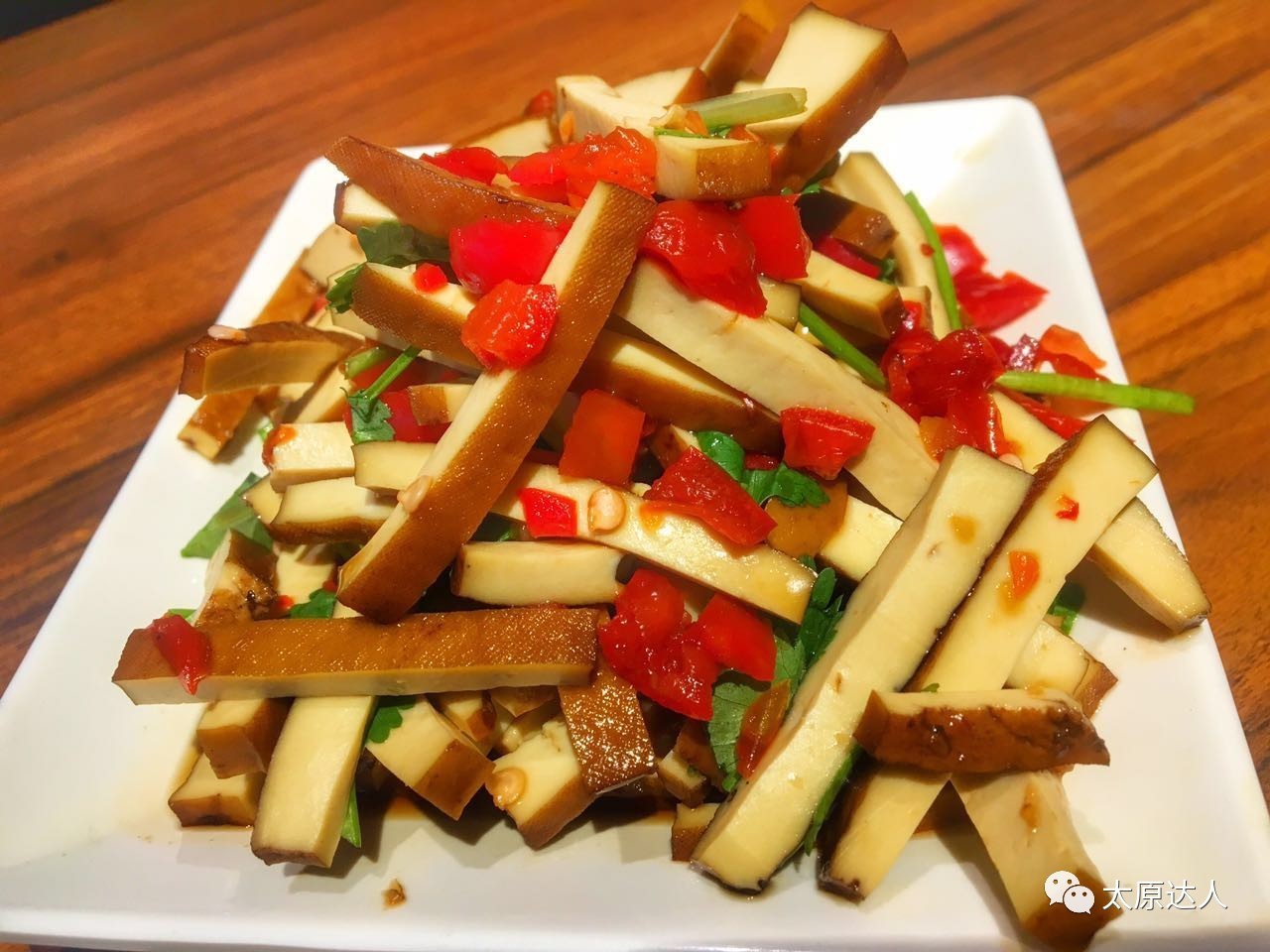 靠着这道菜这家店火了二十年,这个店只专注做一道菜却火了5年