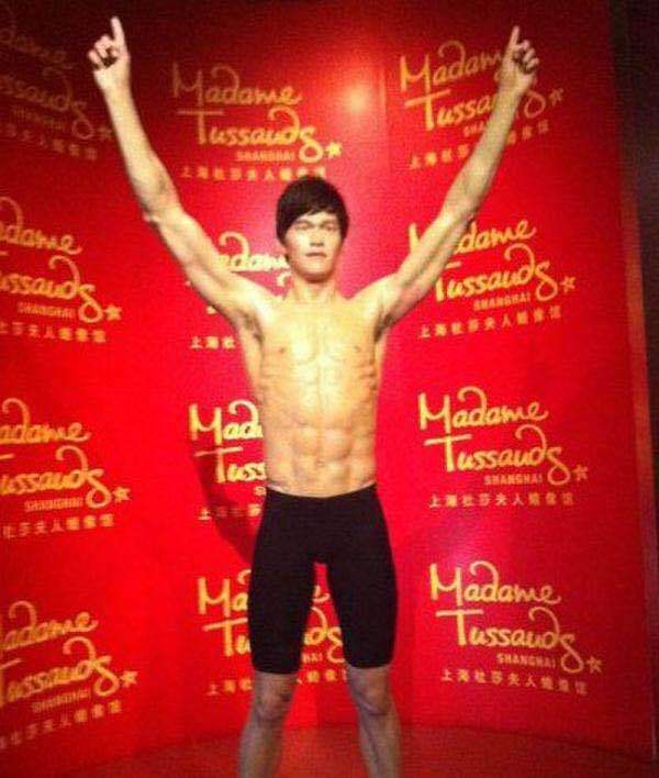 明星蜡像和真人不一样,明星蜡像吓人