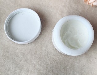 肌肤干性毛孔粗用什么护肤品,干性肌肤护肤推荐