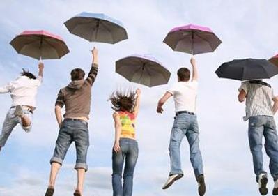 从不起眼小行当做起:三个女大学生创业的故事