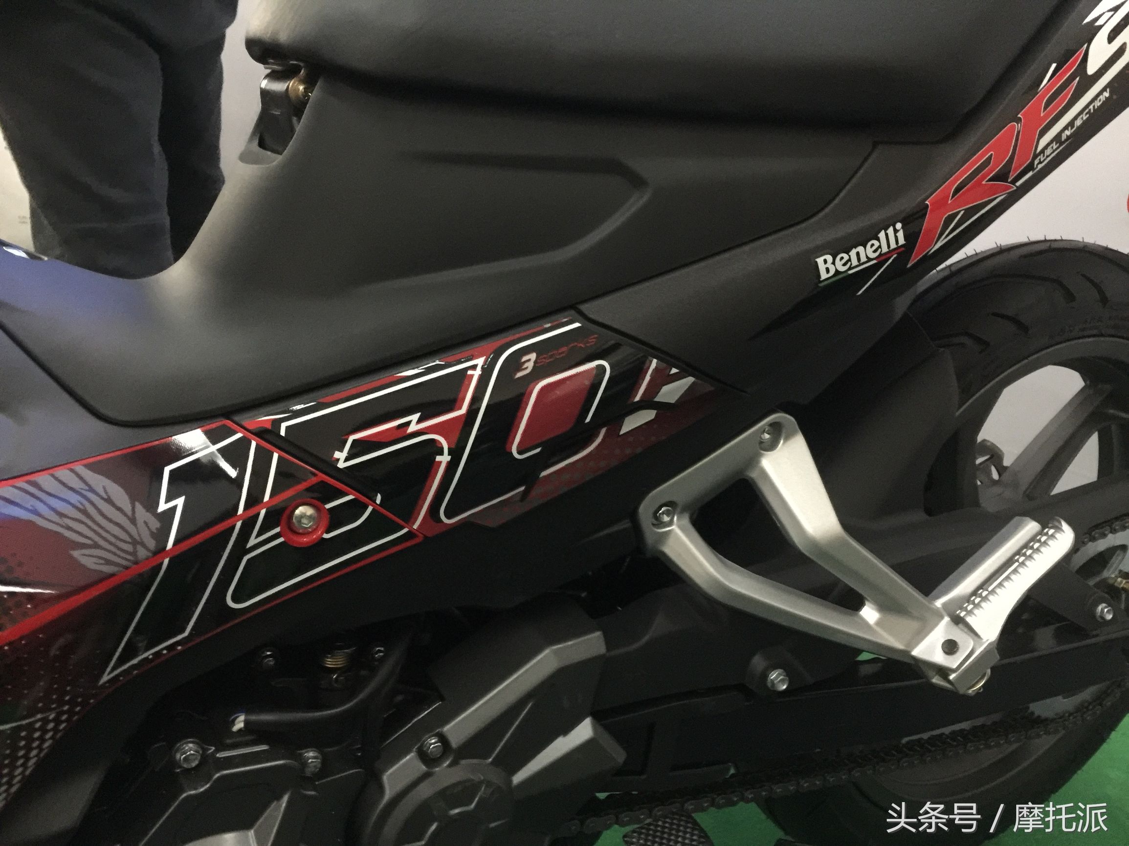 抢先曝光,首款国产万元级弯梁车面市,价格8980元