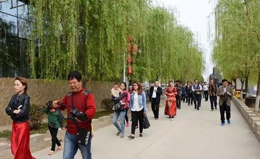 兴平“花田公社”预投资百亿打造国内第一景，被称为“花钱公社”