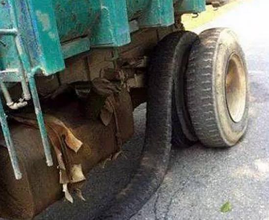 大爷打牌顶石头,大爷扛砖打牌原视频国外