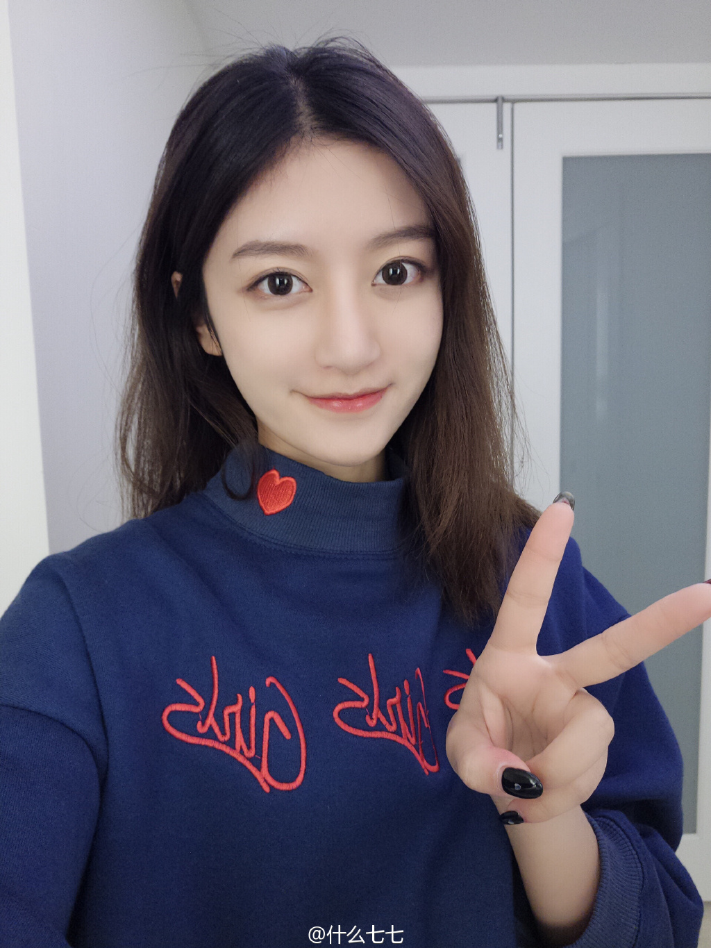 王思聪和景甜长得有点像,王思聪长得漂亮吗