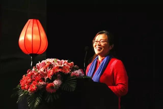 小黑鱼为什么喜欢躲在黑暗的地方,小黑鱼的特征是什么