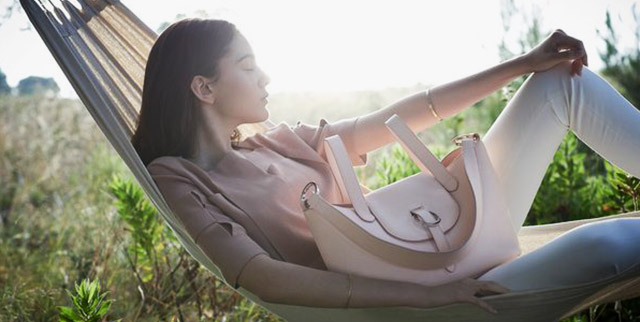 劳动最光荣!如何花5000块犒劳自己一个大牌包包?