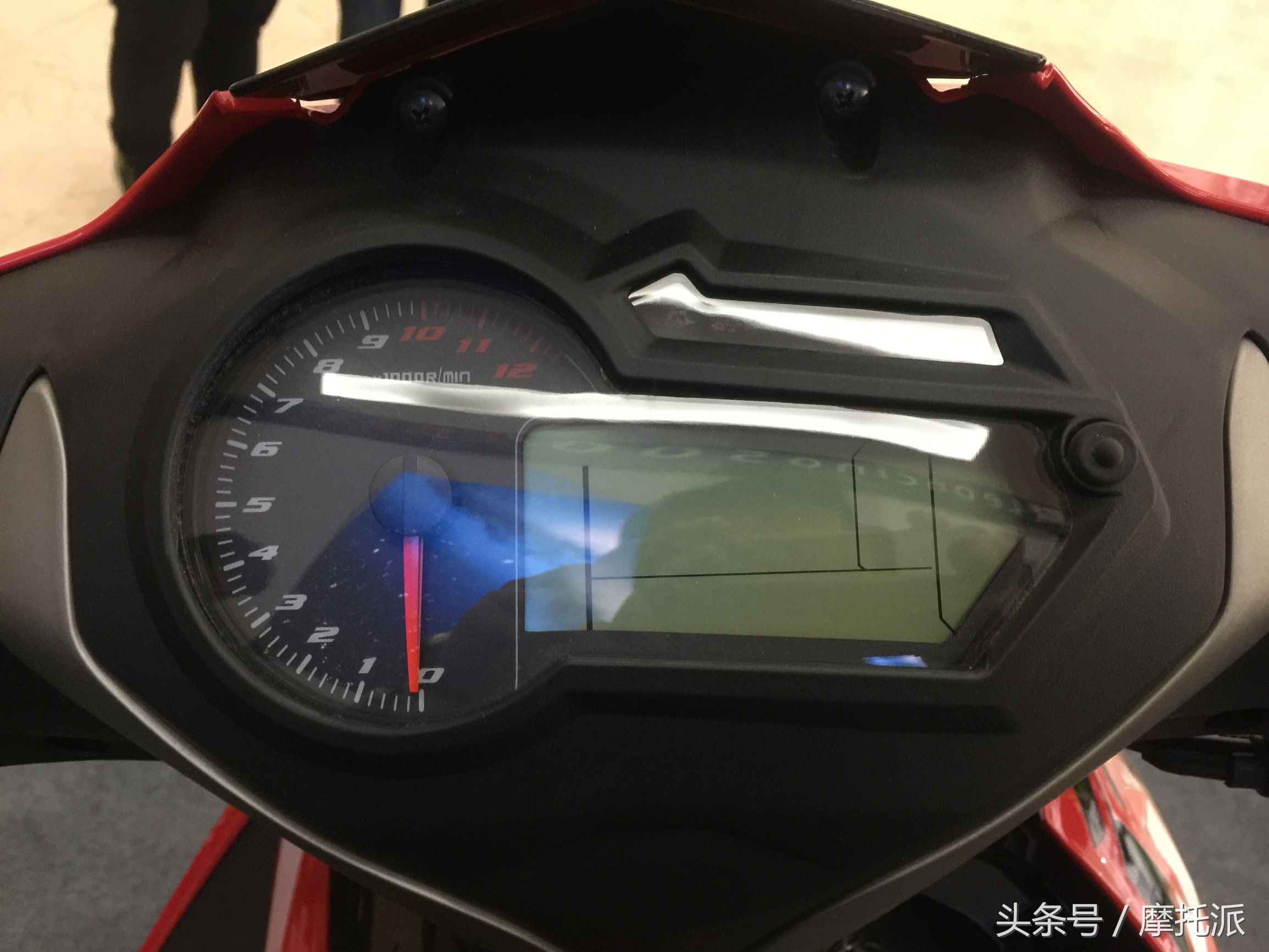 抢先曝光,首款国产万元级弯梁车面市,价格8980元