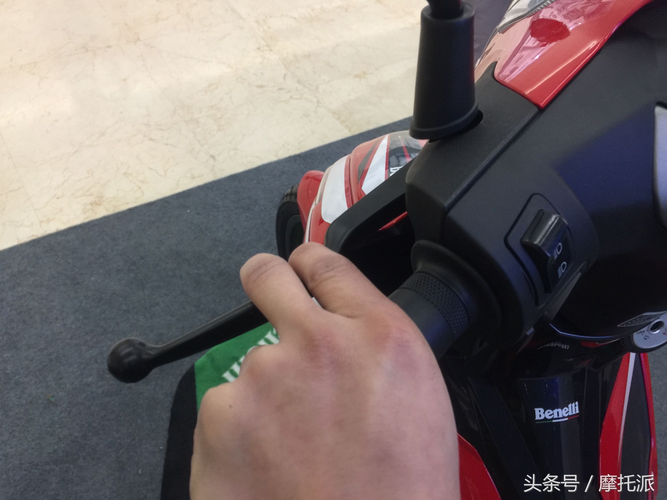 抢先曝光,首款国产万元级弯梁车面市,价格8980元