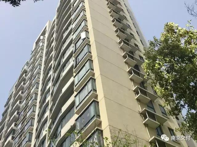 房龄差“三岁“，为了莫愁湖”新项目“却比老项目显老？