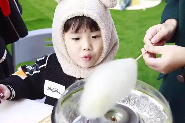 青岛万象城马拉丁店,青岛万象城妈妈带着小朋友