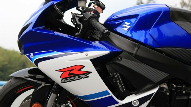 铃木gsx-r600适合新手吗,22款gsxr600