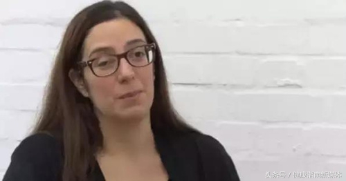 英国妹子用失明的教训告诉你,千万别让隐形眼镜沾上水