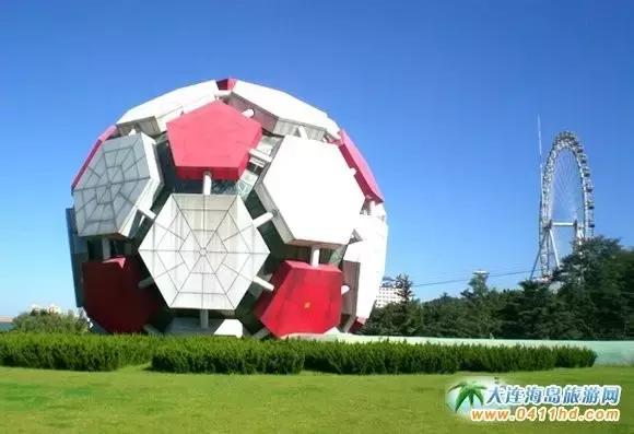 大连劳动公园的大足球有什么奥秘,劳动公园大足球在哪个门