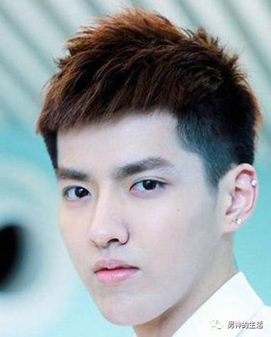 男生头发两边太炸怎么办,男生发型两边太炸怎么办