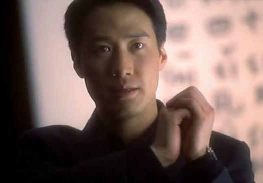 少爷解读第十三篇：《玻璃之城》新年的钟声定格了两人的爱情