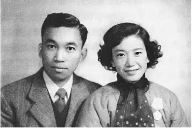 她把自己放得很低很低，把对丈夫和孩子的挚爱举得很高