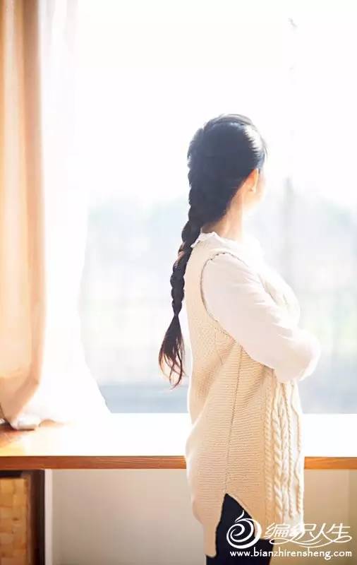 最流行针织的背心女款,今年最洋气的针织背心