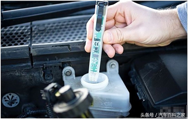 汽车刹车软有几种原因,车子刹车软绵绵的是什么原因