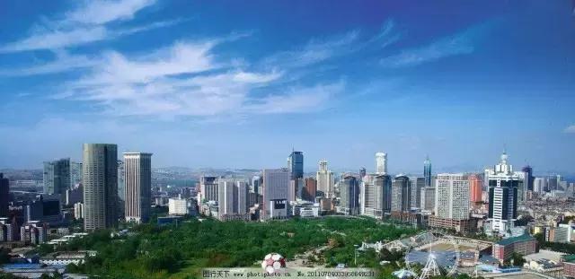 大连劳动公园的大足球有什么奥秘,劳动公园大足球在哪个门