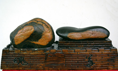 这两块石头他整整等了6年才买下,刚运回家就有人出价40万