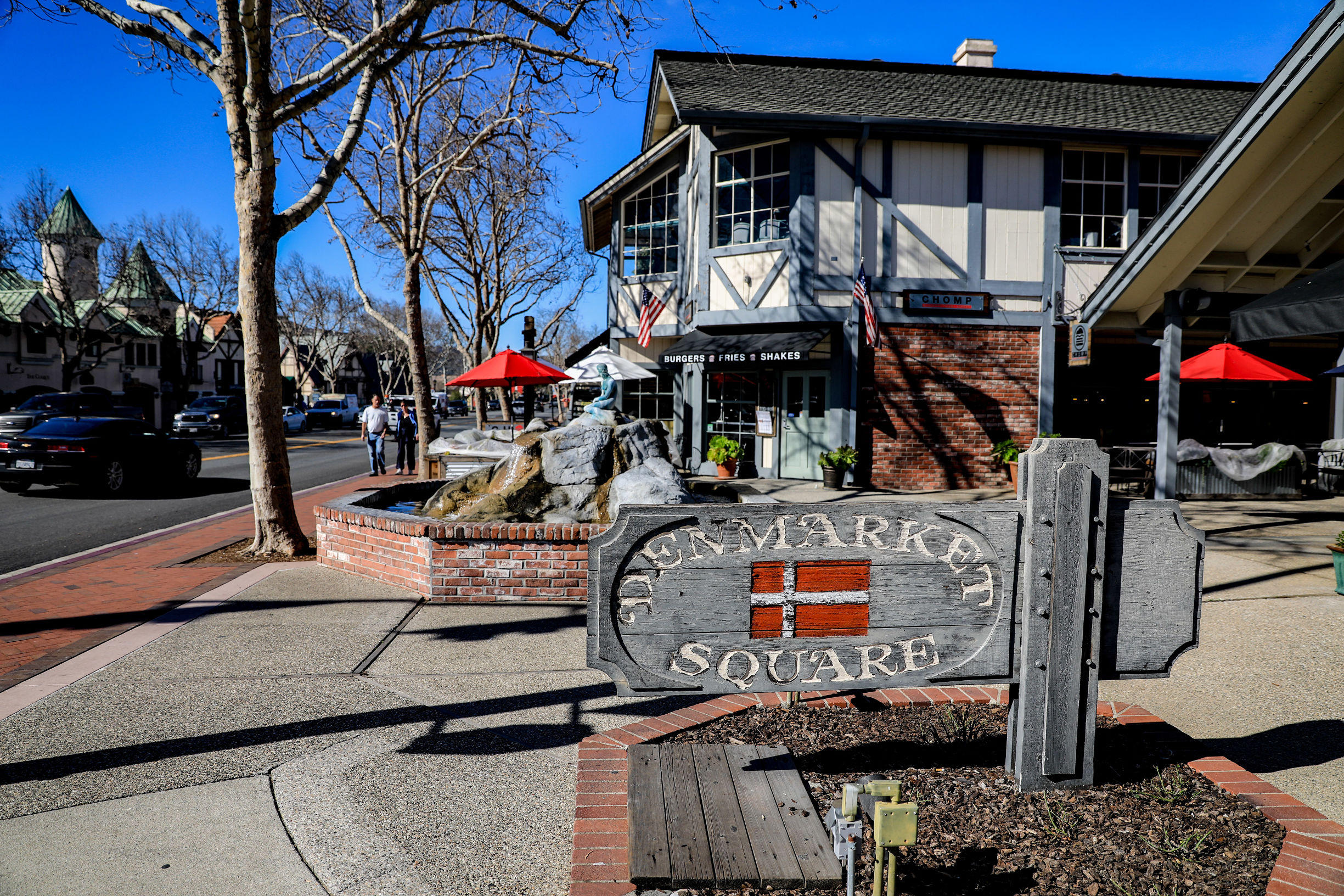 沐浴阳光下的田野,美国丹麦小镇索尔文