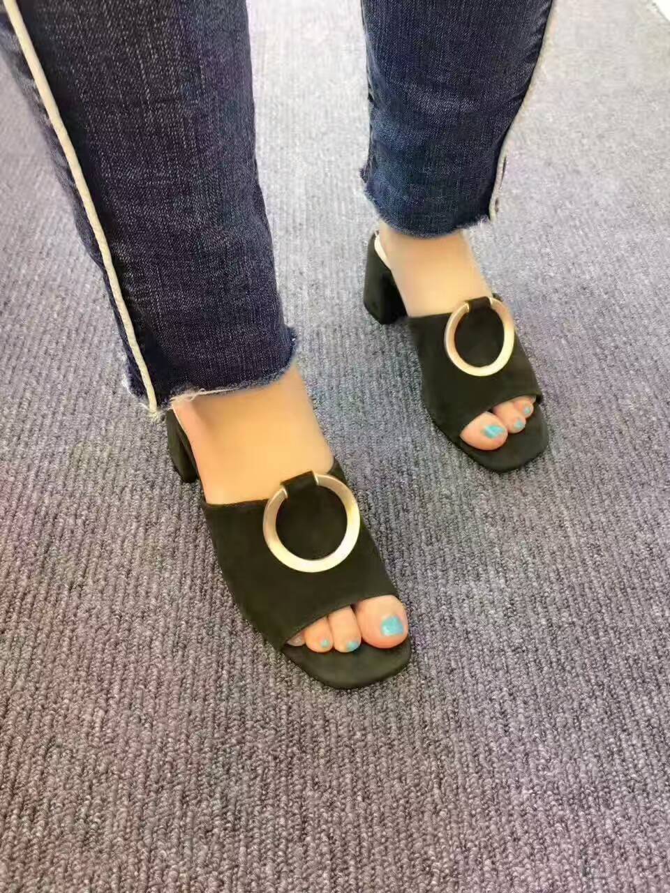 什么牌子的女士凉鞋好,男凉鞋哪个牌子的最好