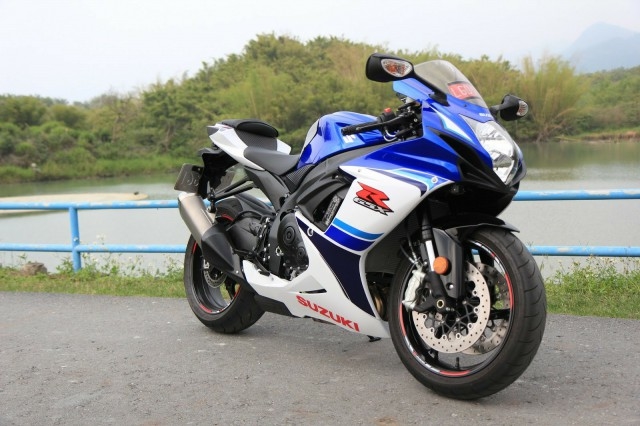 铃木gsx-r600适合新手吗,22款gsxr600