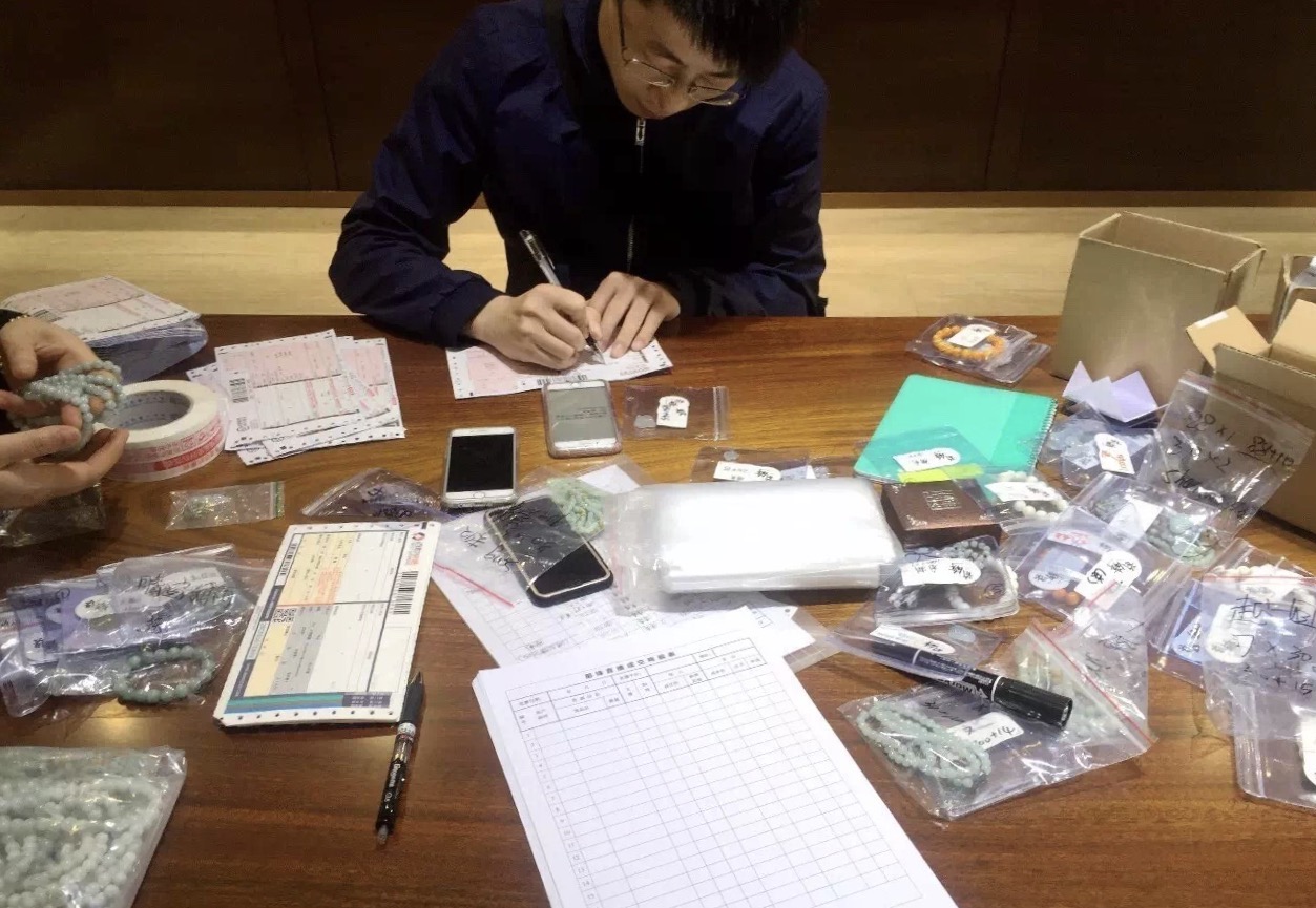 专卖翡翠玉石直播,直播卖翡翠玉石的技巧