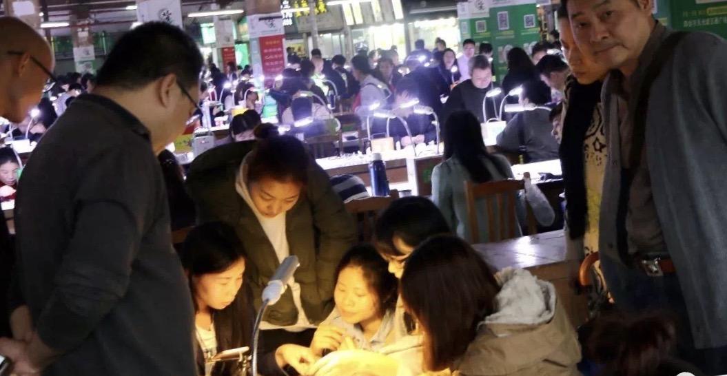 专卖翡翠玉石直播,直播卖翡翠玉石的技巧