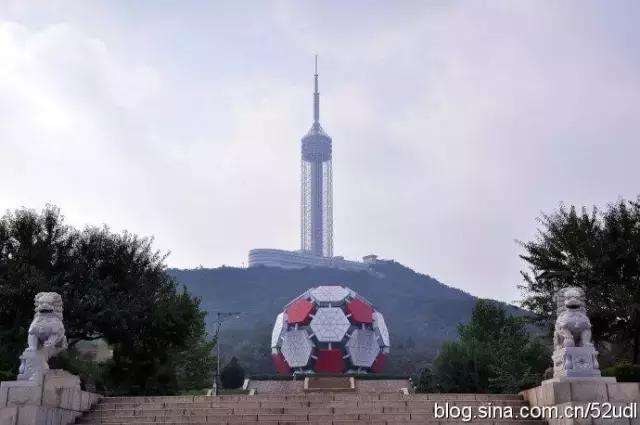 大连劳动公园的大足球有什么奥秘,劳动公园大足球在哪个门