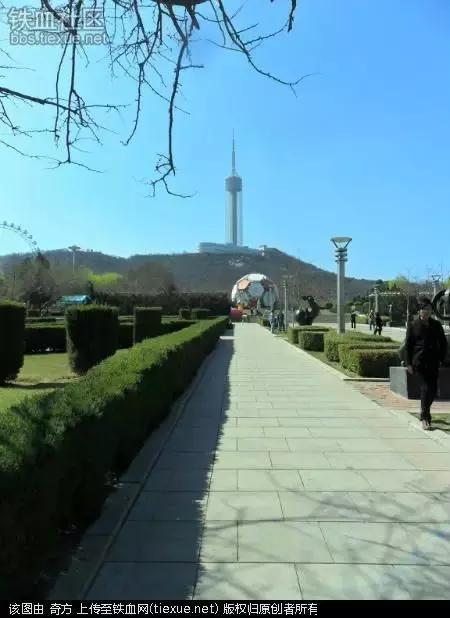 大连劳动公园的大足球有什么奥秘,劳动公园大足球在哪个门