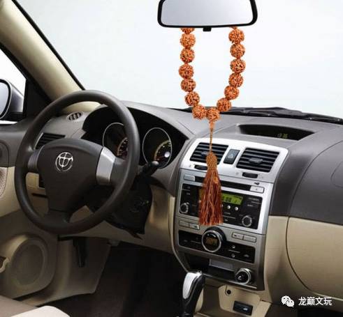 老司机开车要戴安全帽,老司机开车都会带什么
