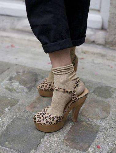 PUMA新款拖鞋告诉你，原来，是大妈引领着世界的潮流！