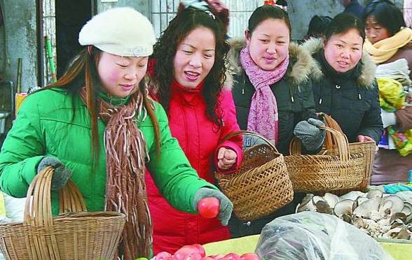 PUMA新款拖鞋告诉你，原来，是大妈引领着世界的潮流！